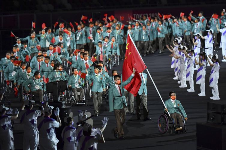东京奥运会闭幕式中国代表团入场